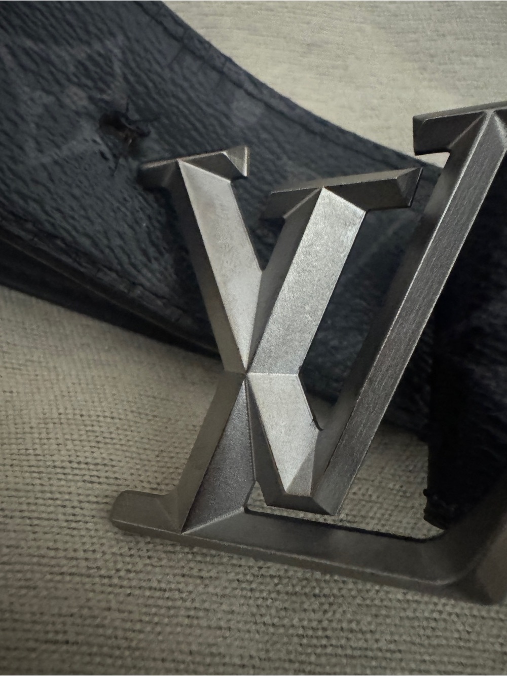 Louis Vuitton Black Monogram LV Buckle Men’s Belt - Picture 2 of 8